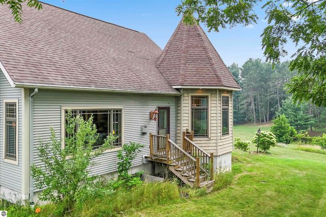 16186 N 200th Avenue, Leroy, MI 49655