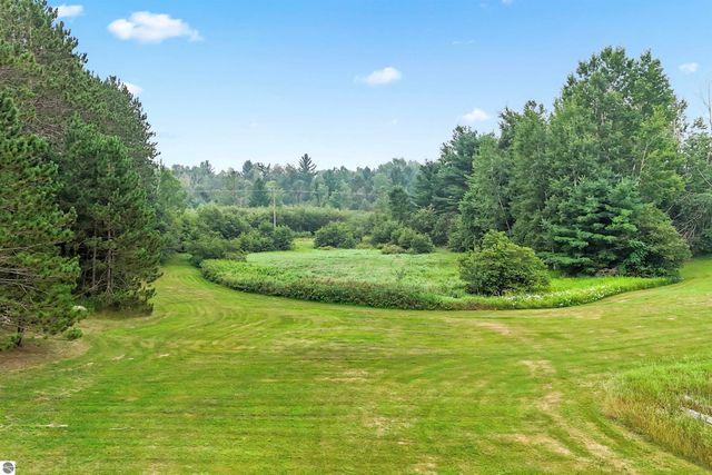 16186 N 200th Avenue, Leroy, MI 49655