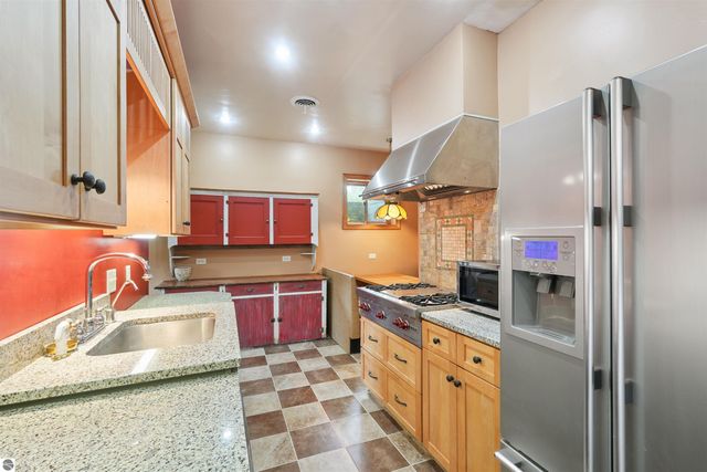 16186 N 200th Avenue, Leroy, MI 49655