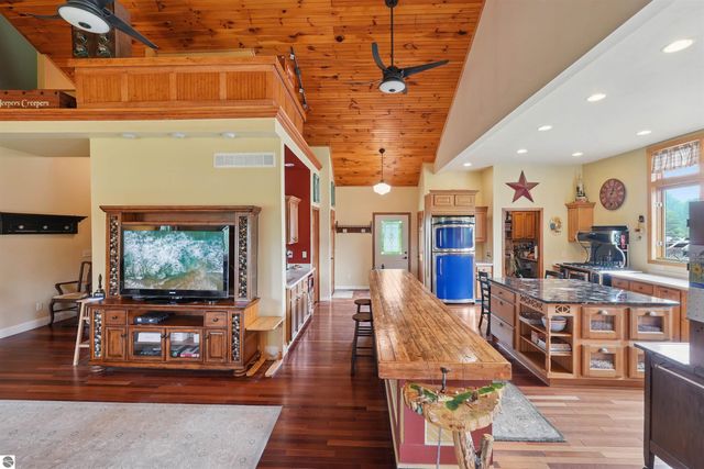 16186 N 200th Avenue, Leroy, MI 49655