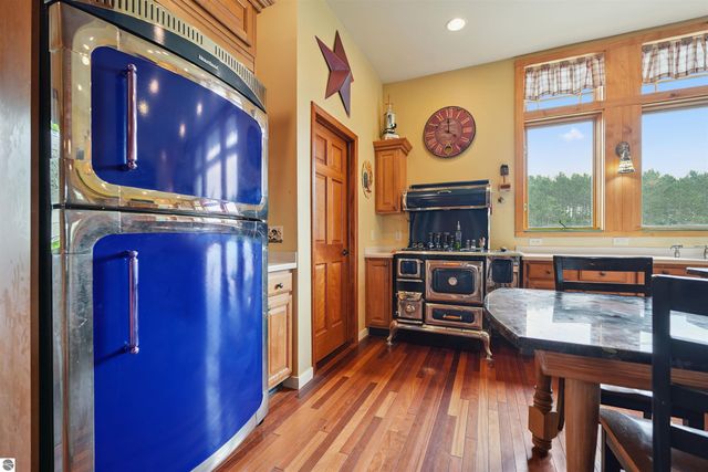 16186 N 200th Avenue, Leroy, MI 49655