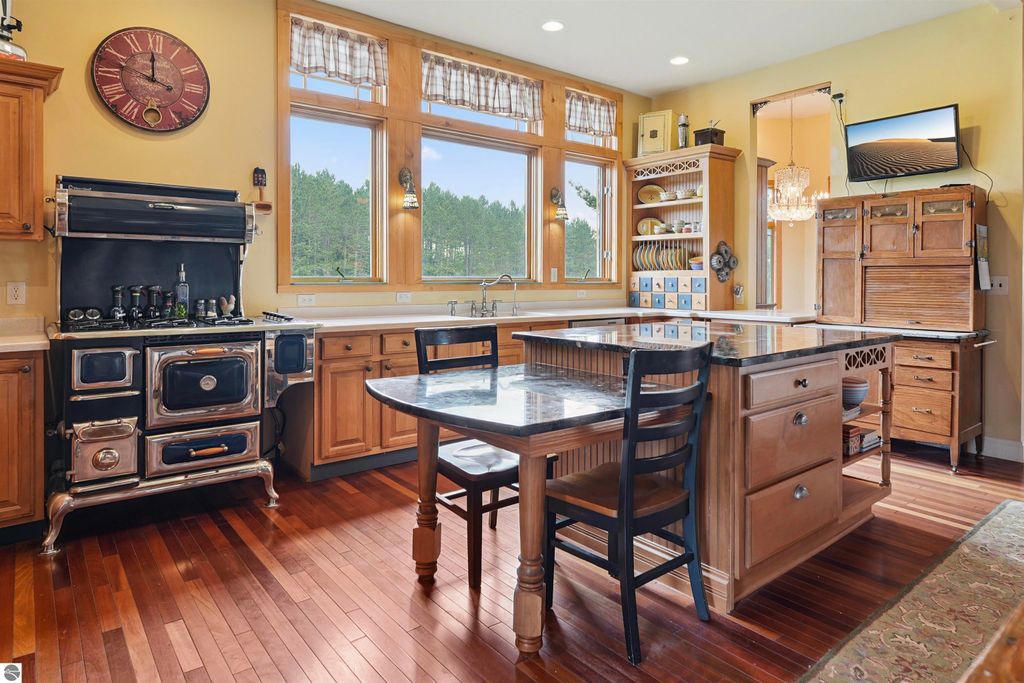 Image 14 of property listing at 16186 N 200th Avenue, Leroy, MI 49655