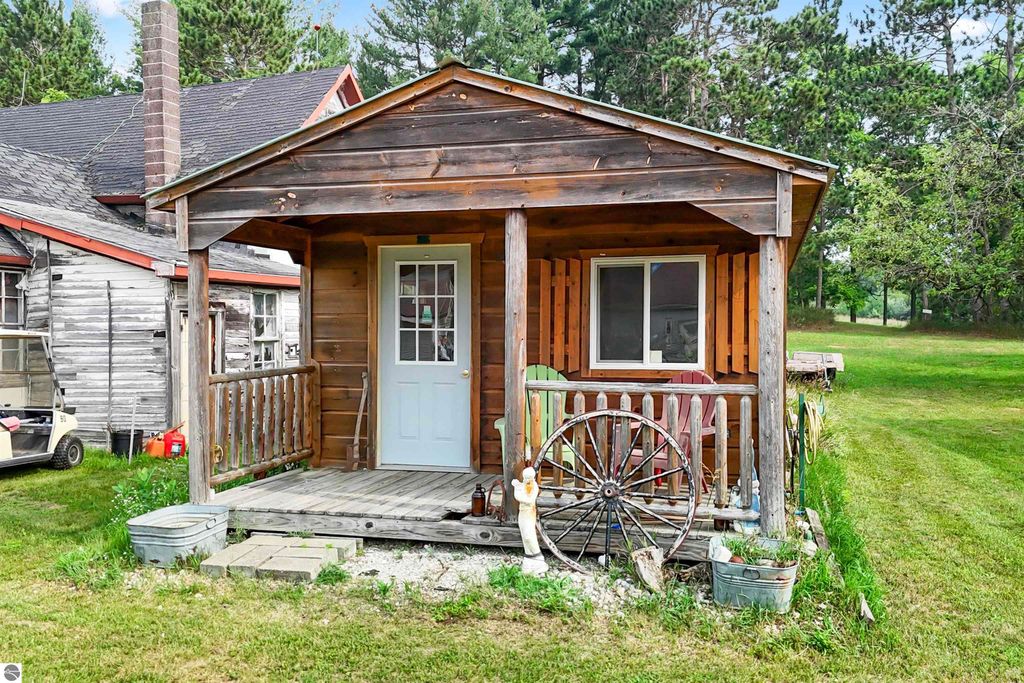 Image 33 of property listing at 16186 N 200th Avenue, Leroy, MI 49655