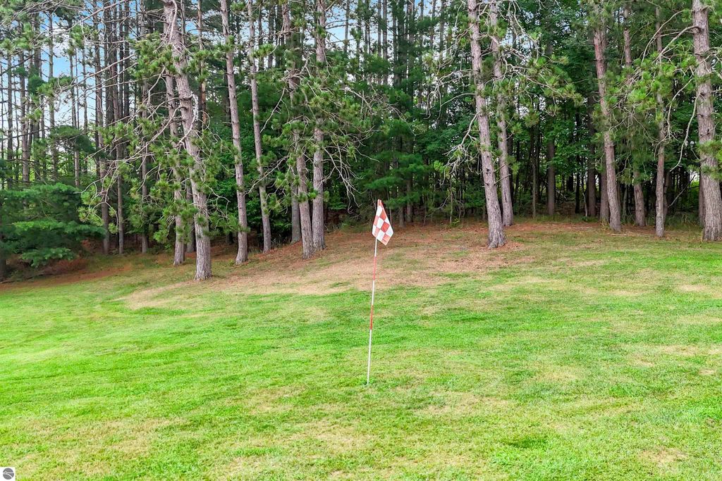 Image 34 of property listing at 16186 N 200th Avenue, Leroy, MI 49655