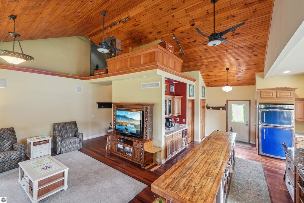 Image 6 of property listing at 16186 N 200th Avenue, Leroy, MI 49655