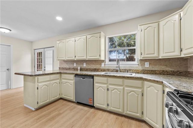 716 E Bugambilia Avenue, Hidalgo, TX 78557