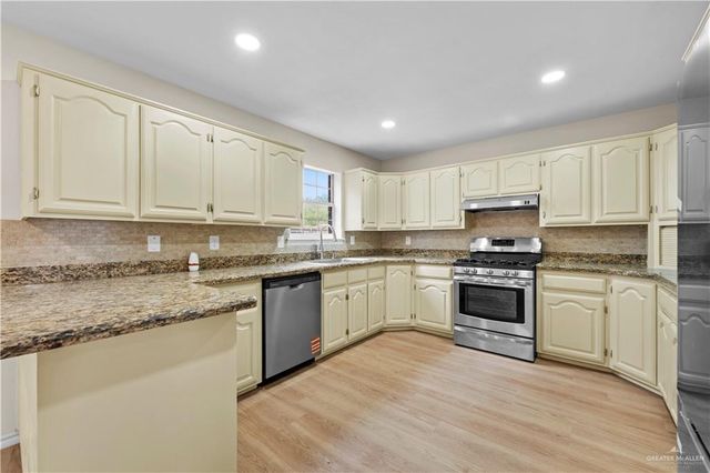 716 E Bugambilia Avenue, Hidalgo, TX 78557