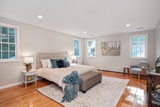 29 Burke Ln, Wellesley, MA 02481