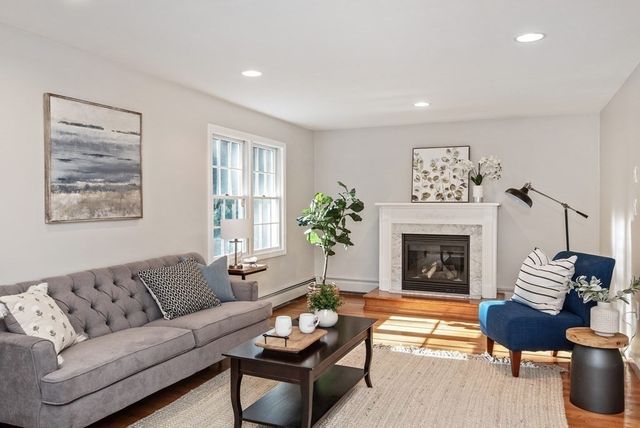 29 Burke Ln, Wellesley, MA 02481