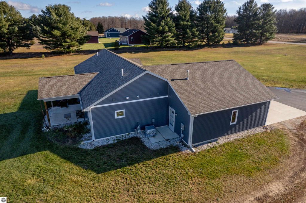 Image 5 of property listing at 5597 Timber Flats Drive, Kingsley, MI 49649