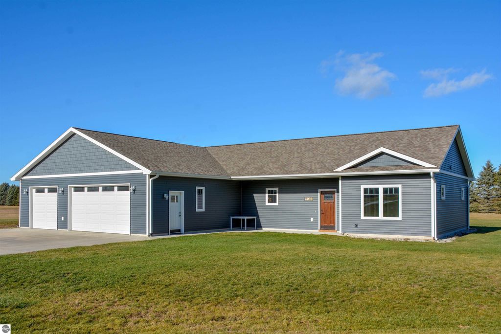 Image 8 of property listing at 5597 Timber Flats Drive, Kingsley, MI 49649