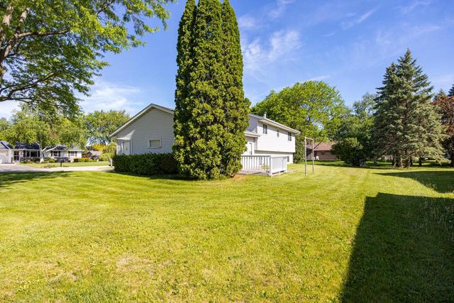 3400 N SHAWNEE LANE, Appleton, WI 54914