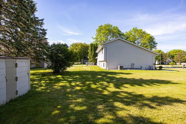 3400 N SHAWNEE LANE, Appleton, WI 54914