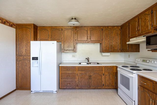 3400 N SHAWNEE LANE, Appleton, WI 54914