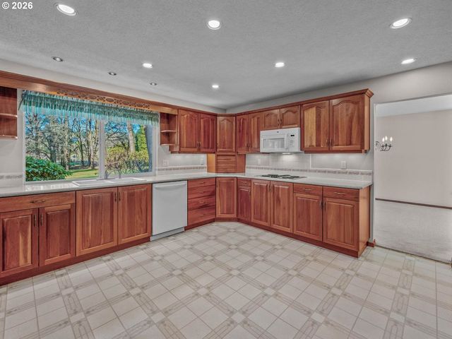 10061 Nw VALLEY VISTA Rd, Hillsboro, OR 97124