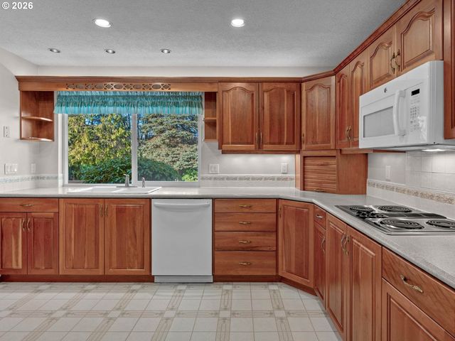 10061 Nw VALLEY VISTA Rd, Hillsboro, OR 97124