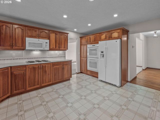 10061 Nw VALLEY VISTA Rd, Hillsboro, OR 97124