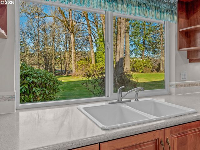 10061 Nw VALLEY VISTA Rd, Hillsboro, OR 97124