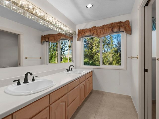 10061 Nw VALLEY VISTA Rd, Hillsboro, OR 97124