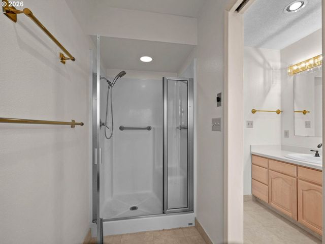 10061 Nw VALLEY VISTA Rd, Hillsboro, OR 97124