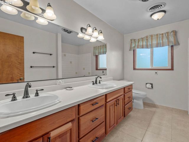 10061 Nw VALLEY VISTA Rd, Hillsboro, OR 97124