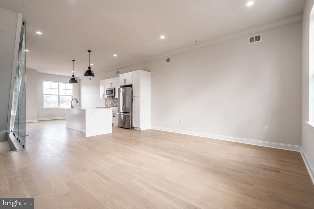 2725 LORRAINE CT, PHILADELPHIA, PA 19131 — photo 3