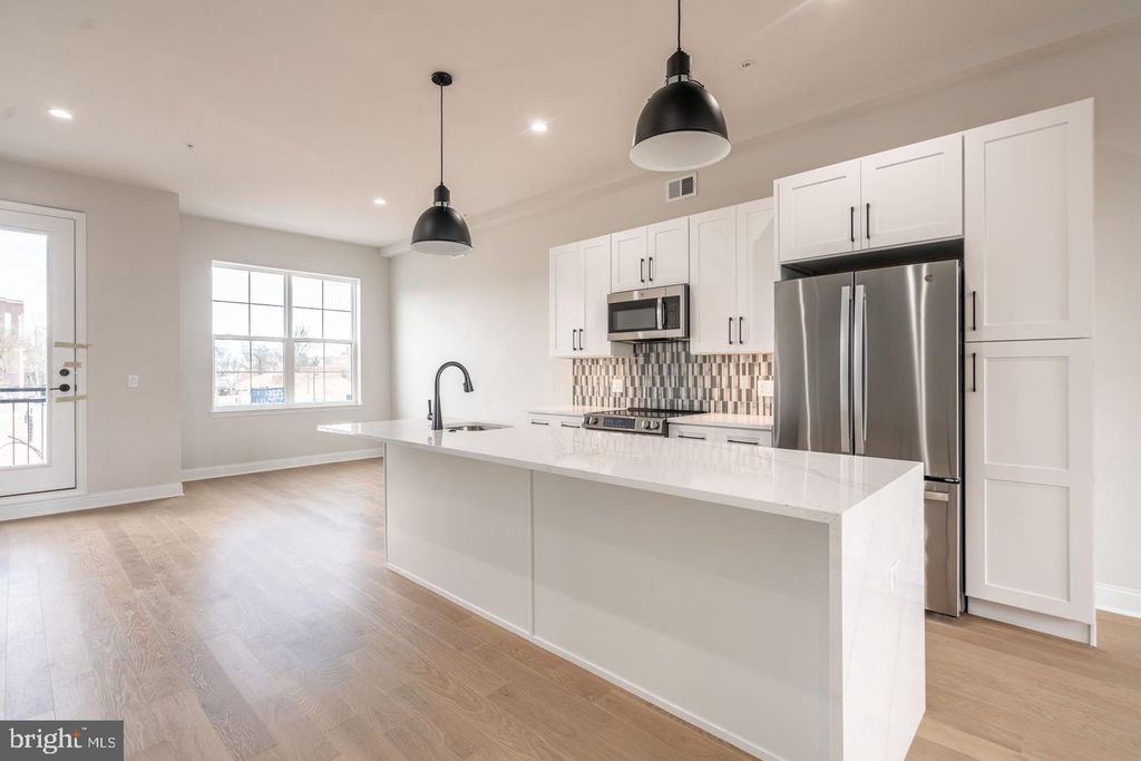 2725 LORRAINE CT, PHILADELPHIA, PA 19131 — photo 5
