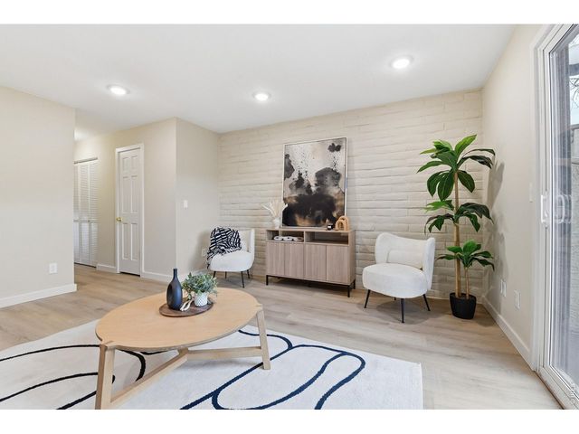 1060 S Parker Rd 27, Denver, CO 80231