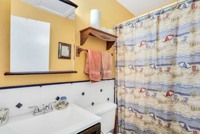 32 Montego Colony 6, Fox Lake, IL 60020