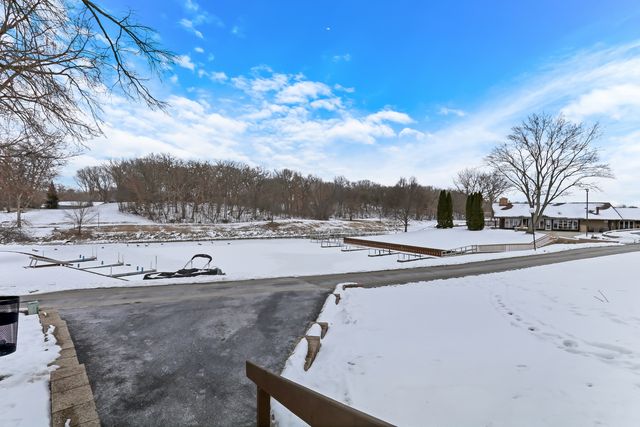 32 Montego Colony 6, Fox Lake, IL 60020