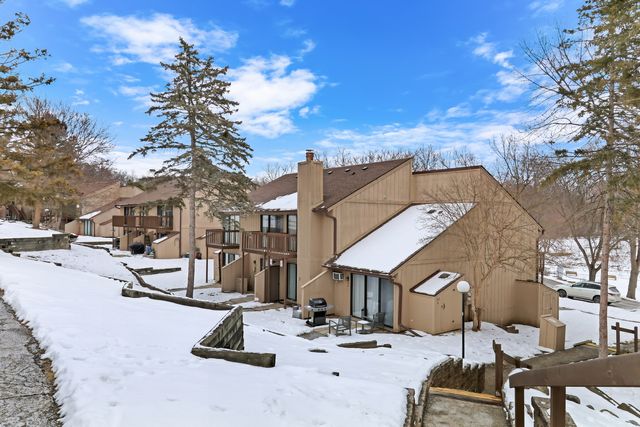 32 Montego Colony 6, Fox Lake, IL 60020