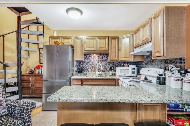 32 Montego Colony 6, Fox Lake, IL 60020