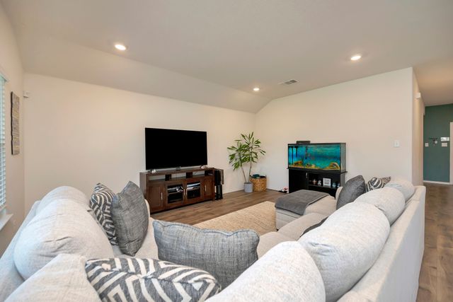 924 English Drive, Aubrey, TX 76227