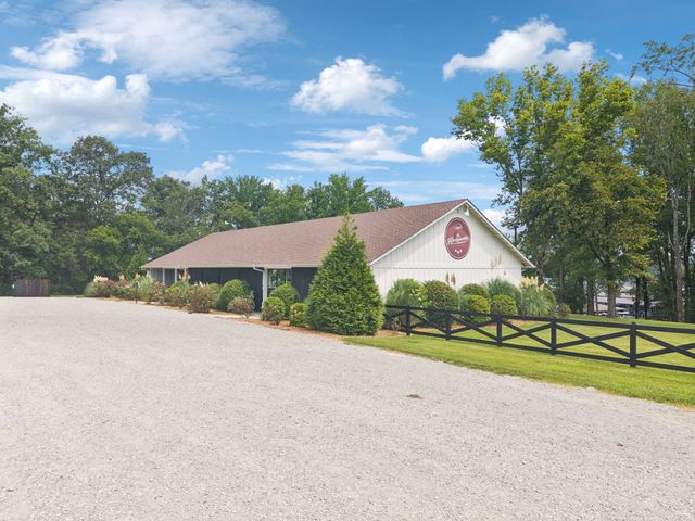 397 Campfire Ct, Winchester, TN 37398