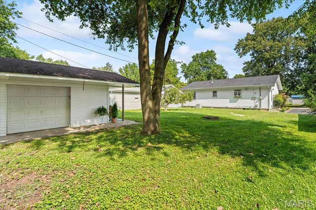 9106 Summit Drive, Fairview Heights, IL 62208