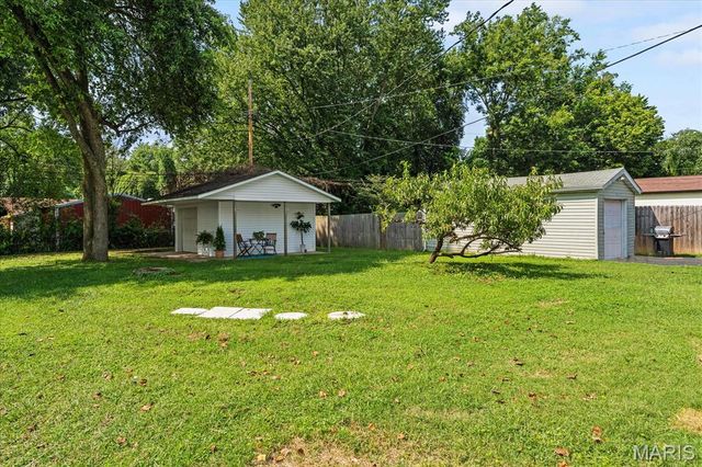 9106 Summit Drive, Fairview Heights, IL 62208