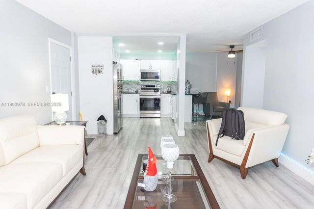 6190 W 19th Ave 201, Hialeah, FL 33012