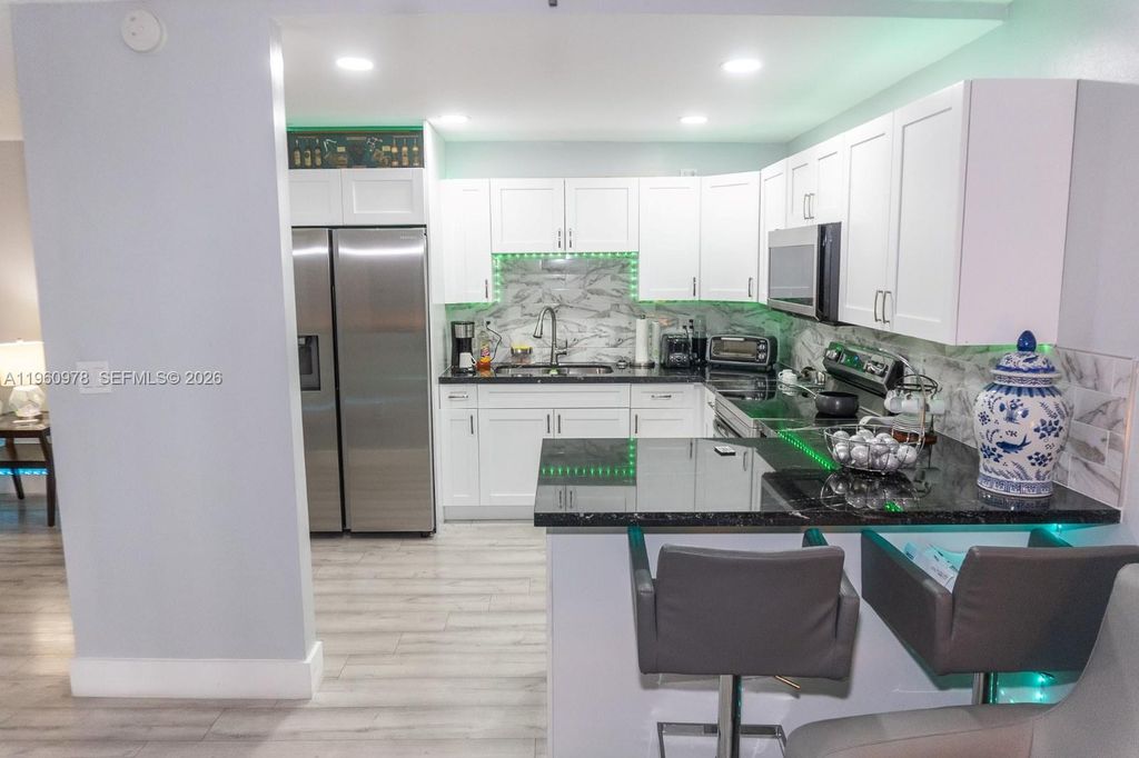 6190 W 19th Ave 201, Hialeah, FL 33012