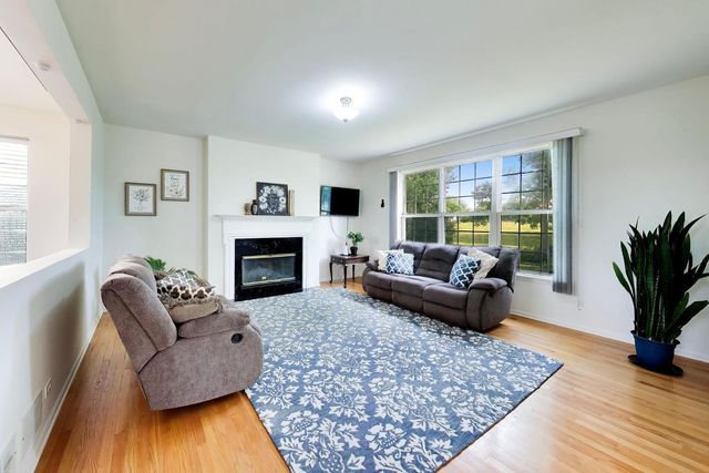 1819 Krowka Drive, Des Plaines, IL 60018