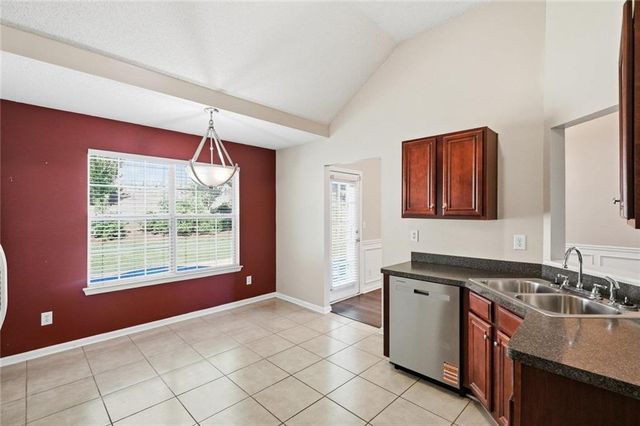 6141 Redtop Loop, Fairburn, GA 30213