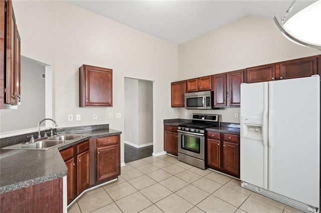 6141 Redtop Loop, Fairburn, GA 30213