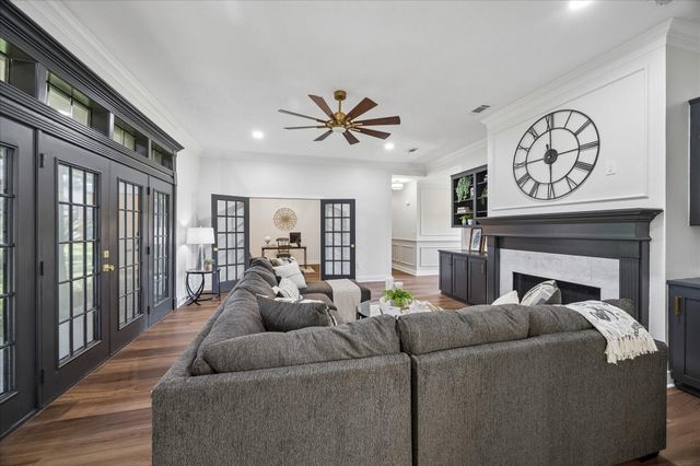 15415 Skyhawk Lane, Beach City, TX 77523