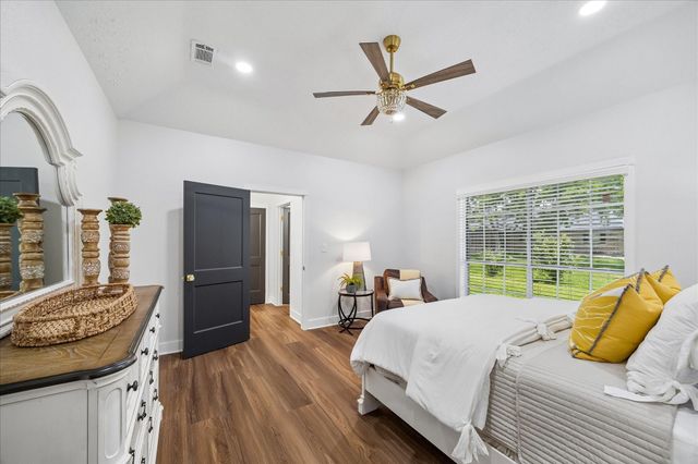 15415 Skyhawk Lane, Beach City, TX 77523