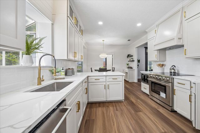 15415 Skyhawk Lane, Beach City, TX 77523