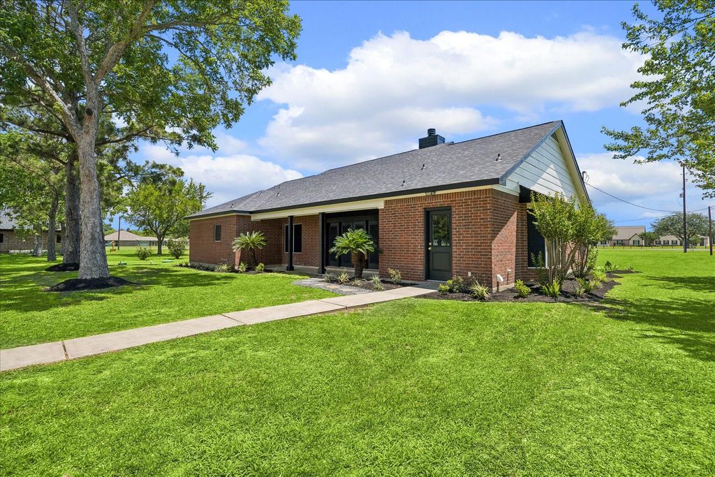 15415 Skyhawk Lane, Beach City, TX 77523
