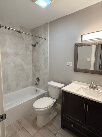 706 Marilyn Avenue 105, Glendale Heights, IL 60139