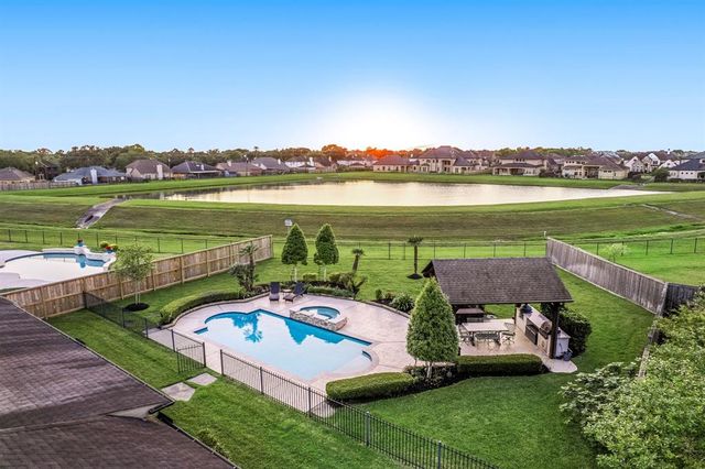 1828 Anna Way, Friendswood, TX 77546