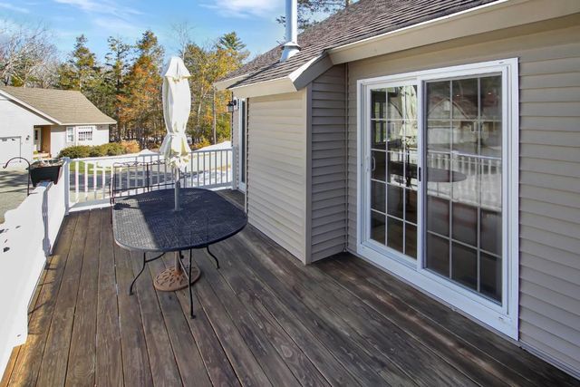 12 Hemlock Drive, Newton, NH 03858