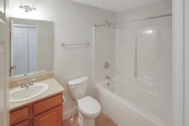 12 Hemlock Drive, Newton, NH 03858