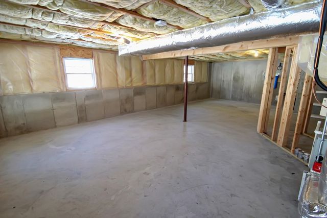 12 Hemlock Drive, Newton, NH 03858